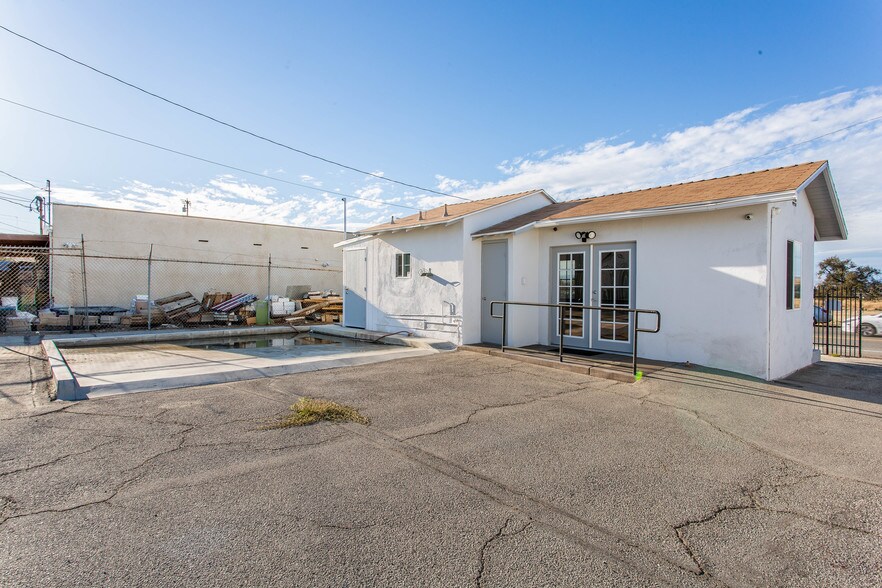More Photos Of 22414 13th St, Newhall Contractor Storage Yard For Lease