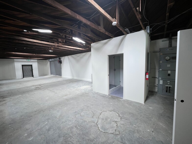 More Photos Of 123 E C St, Wilmington Warehouse For Sale