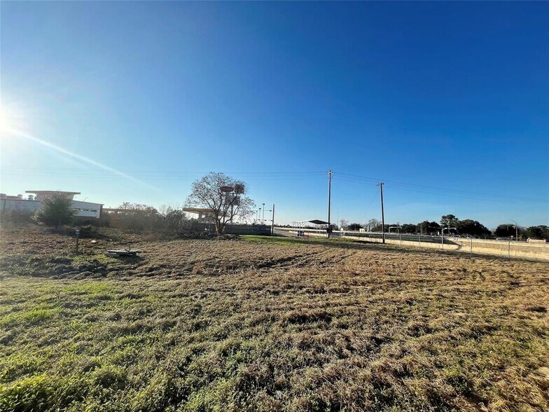 More Photos Of 44393 Highway 290, Prairie View Land For Sale