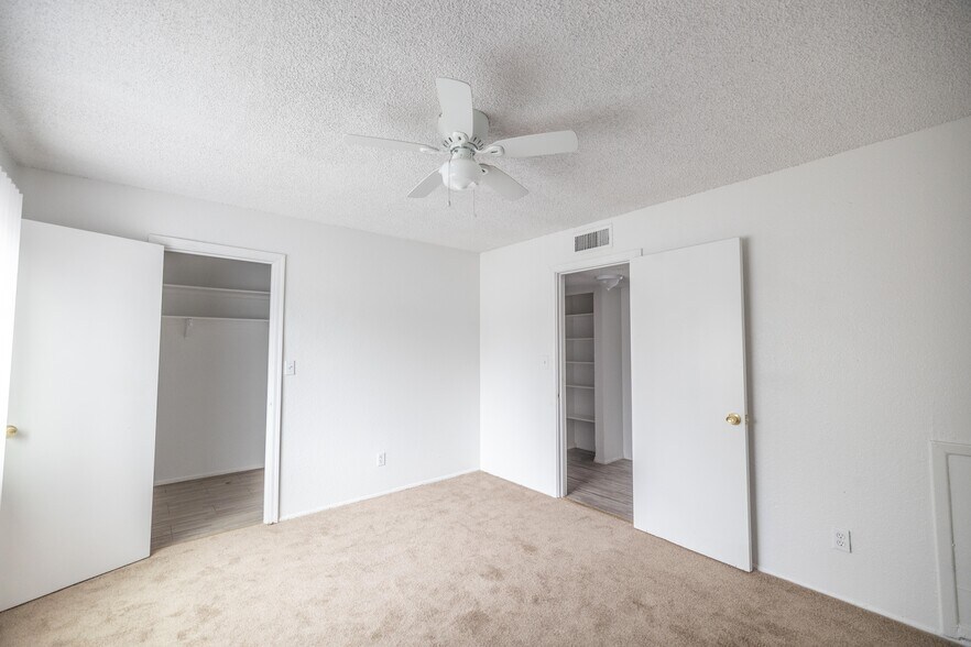 More Photos Of 5820 W Claremont St, Glendale Apartments For Sale