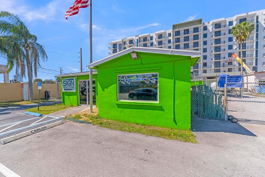 More Photos Of 4611 SW 44th Ave, Dania Warehouse For Lease