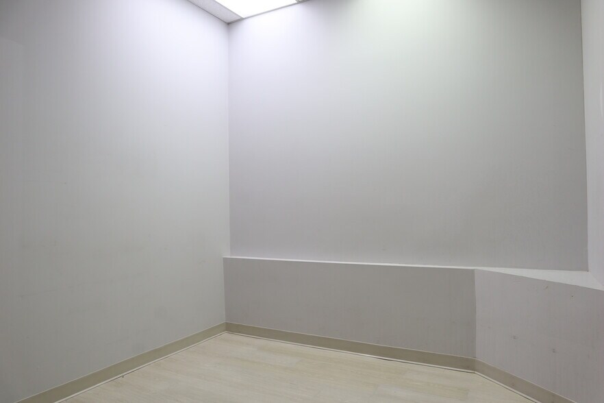 More Photos Of 2120 Eglinton Ave W, Toronto Office For Lease