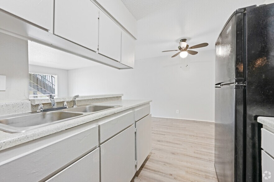 More Photos Of 717 S Green St, Longview Apartments For Sale