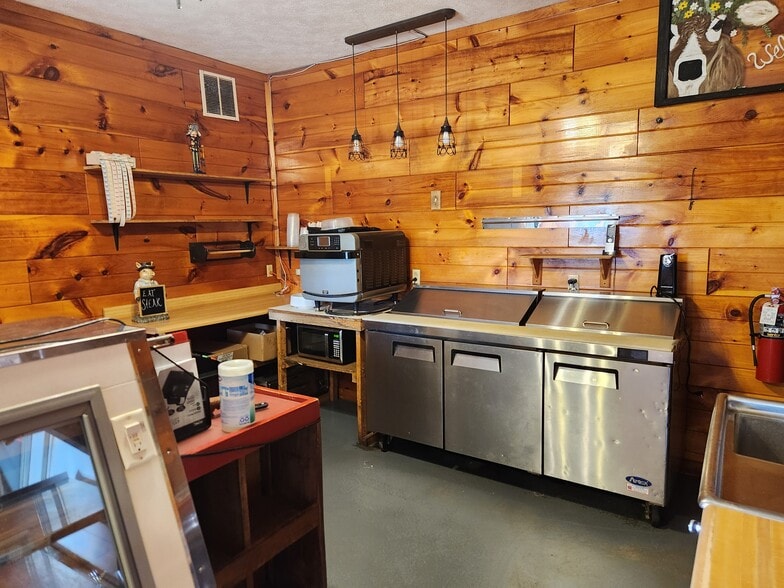 More Photos Of 534 N Eighty Eight Rd, Carmichaels Freestanding For Sale