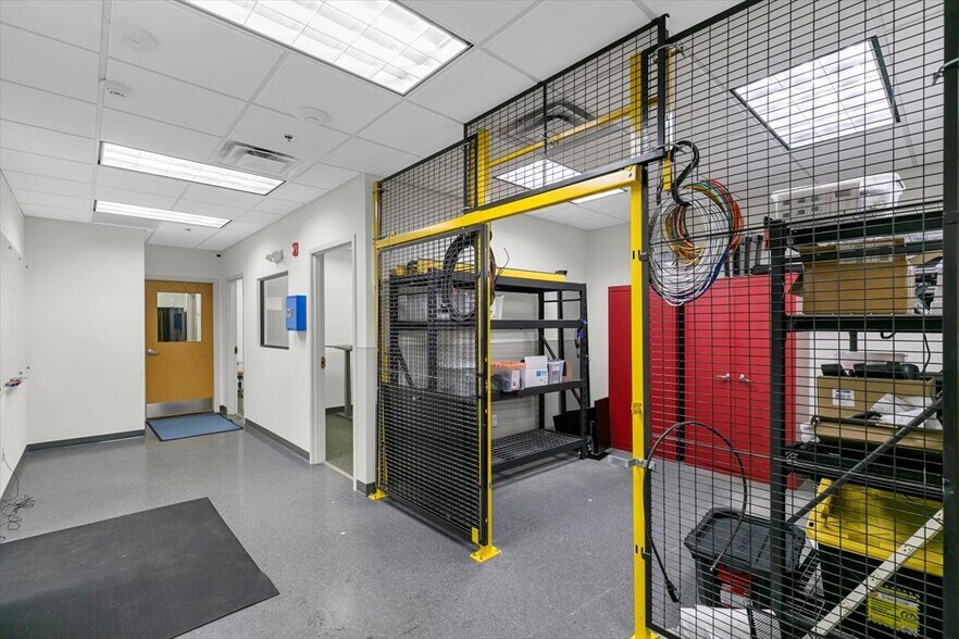More Photos Of 1492 Highland Ave, Cheshire Light Manufacturing For Sale