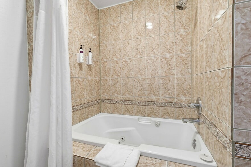 More Photos Of 600 Riverside Ave, Santa Cruz Hotel For Sale