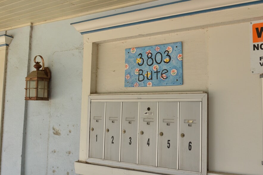 More Photos Of 3803 Bute St, Houston Storefront Retail Residential For Lease