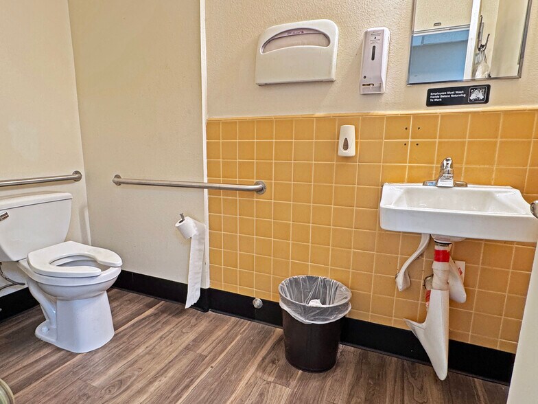 More Photos Of 1904 N Orange Grove Ave, Pomona Medical For Sale