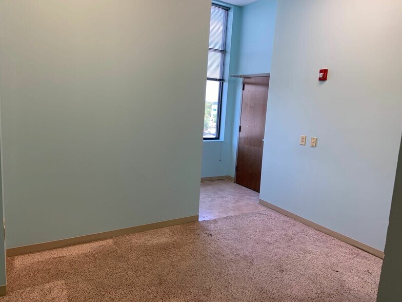 More Photos Of 509 Olde Waterford Way, Leland Office For Lease