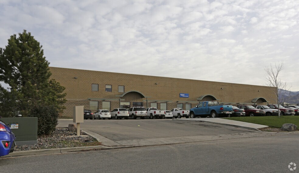 More Photos Of 870 W Robinson Dr, North Salt Lake Warehouse For Lease