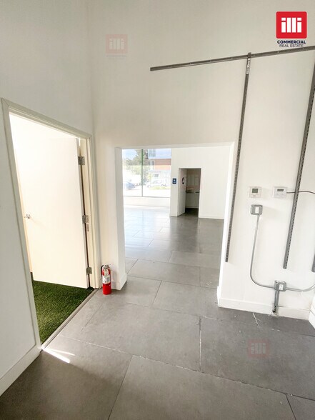 More Photos Of 1000 N Fairfax Ave, West Hollywood Storefront For Sale