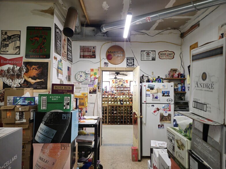 More Photos Of 98 W Main St, Cambridge Storefront Retail Office For Sale