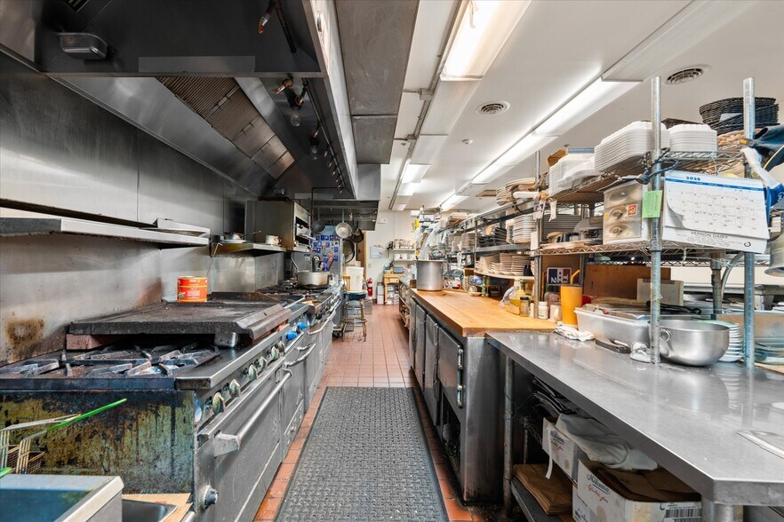 More Photos Of 212 Main St, Oneida General Retail For Sale