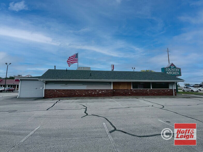 More Photos Of 517 Griswold Rd, Elyria Restaurant For Lease