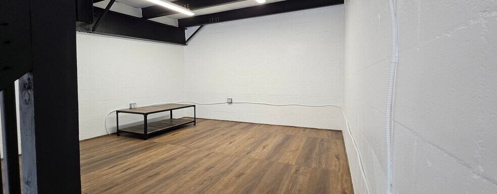 More Photos Of 1133 Industrial Blvd, Naples Manufacturing For Lease