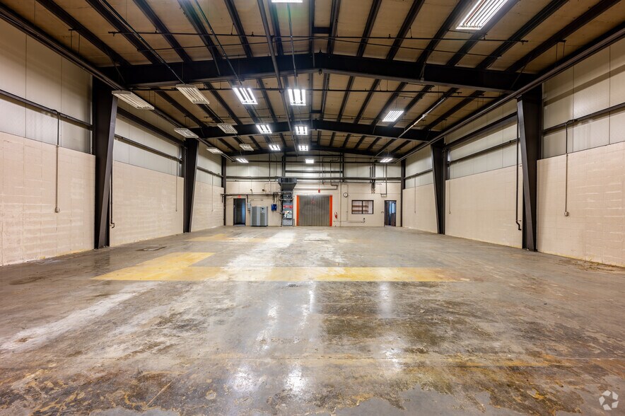 More Photos Of 4201 W Morris St, Indianapolis Service For Lease