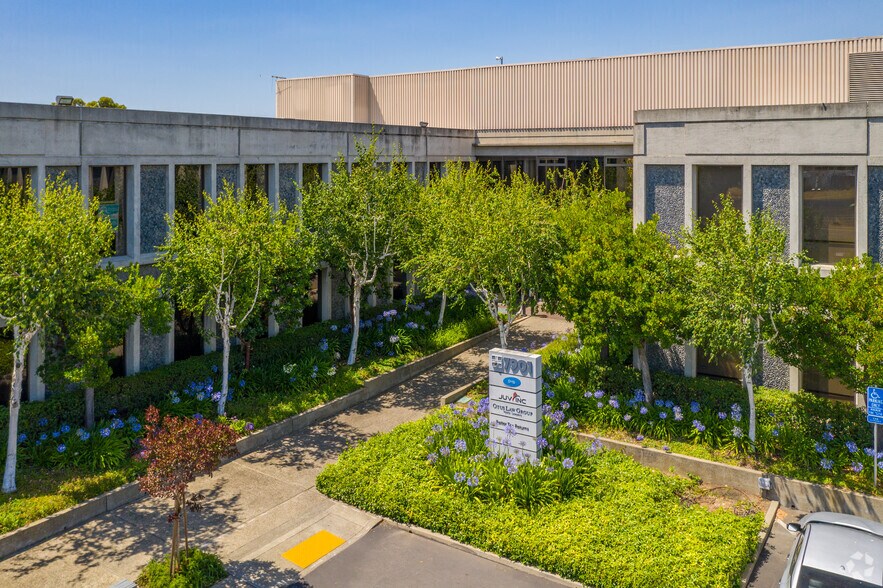 More Photos Of 7901 Oakport St, Oakland Office For Lease