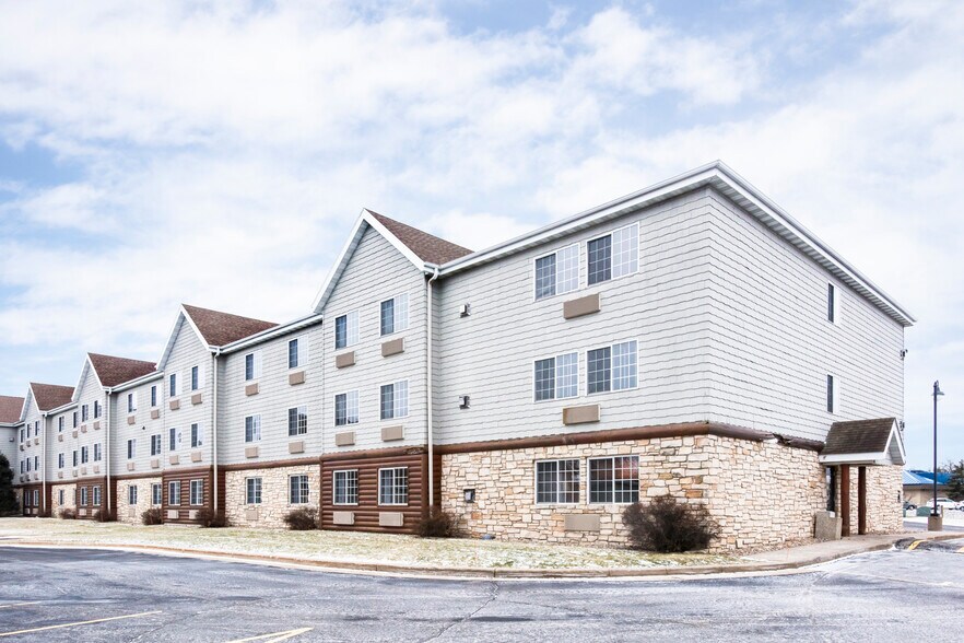 More Photos Of 1100 Imperial Ave, Rothschild Hotel For Sale