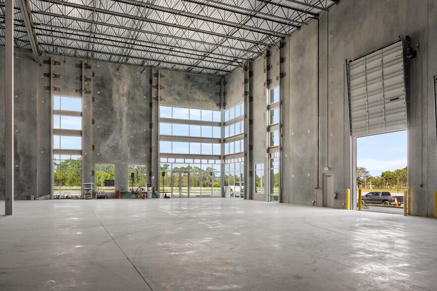 More Photos Of 5001 Crossroads Pky, Fort Pierce Warehouse For Lease