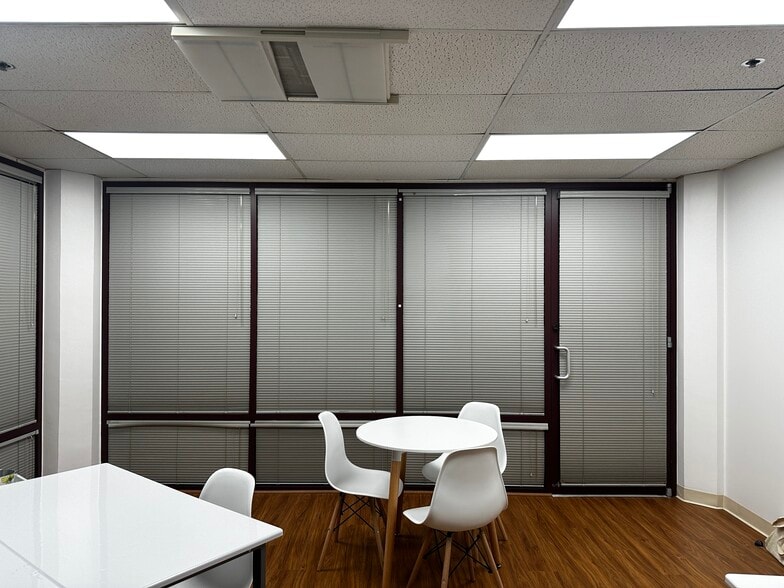 More Photos Of 725 Kapiolani Blvd, Honolulu Office For Sale