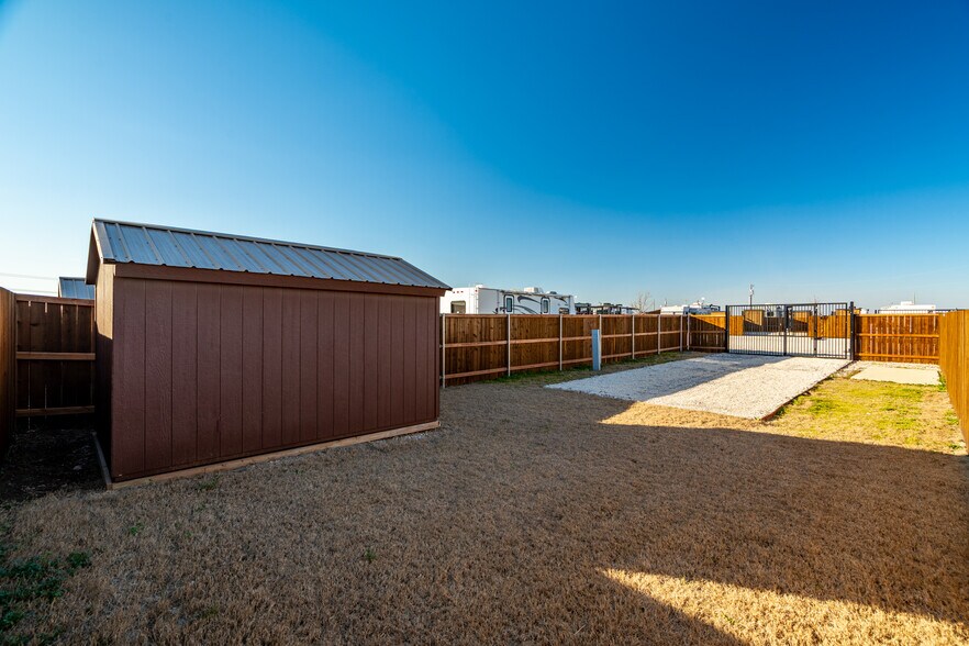 More Photos Of 4706 George Owens Rd, Ponder Trailer Camper Park For Sale