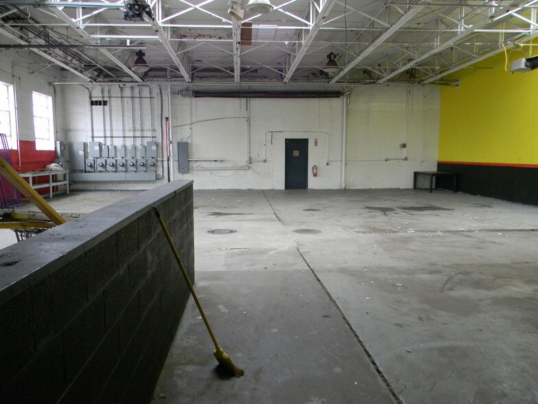 More Photos Of 1212 Abbott Rd, Buffalo Auto Dealership For Lease