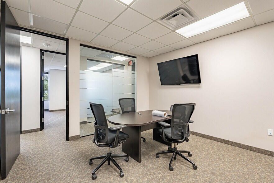 More Photos Of 7310 N 16th St, Phoenix Office For Lease