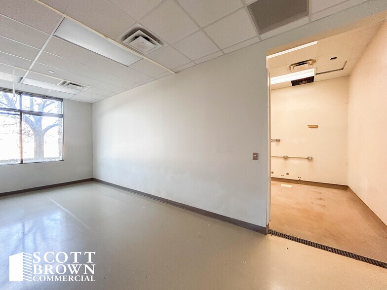 More Photos Of 2700 Village Pky, Highland Village Office For Lease