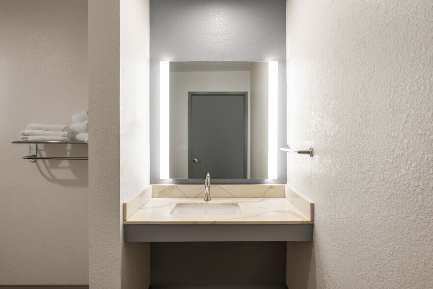 More Photos Of 888 S Main St, Fort Bragg Hotel For Sale