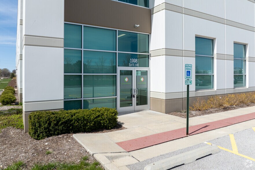 More Photos Of 1998 Melissa Ln, Aurora Distribution For Lease