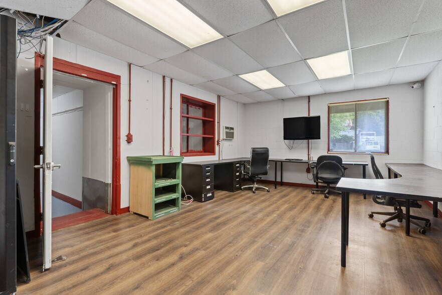 More Photos Of 25 Word St, Fairburn Warehouse For Sale