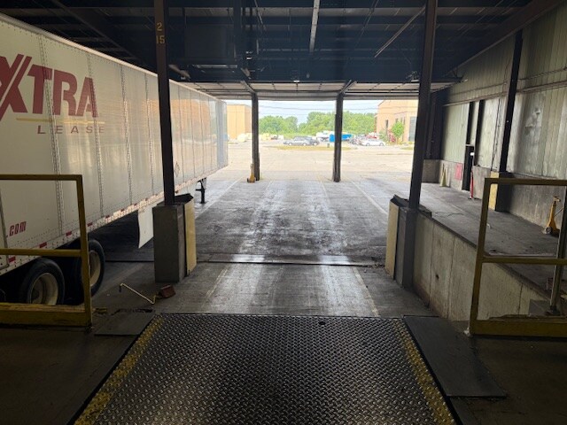 More Photos Of 301 N Taylor Rd, Garrett Warehouse For Lease