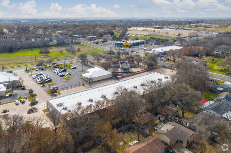 More Photos Of 724 Eberhart Ln, Austin Office For Lease