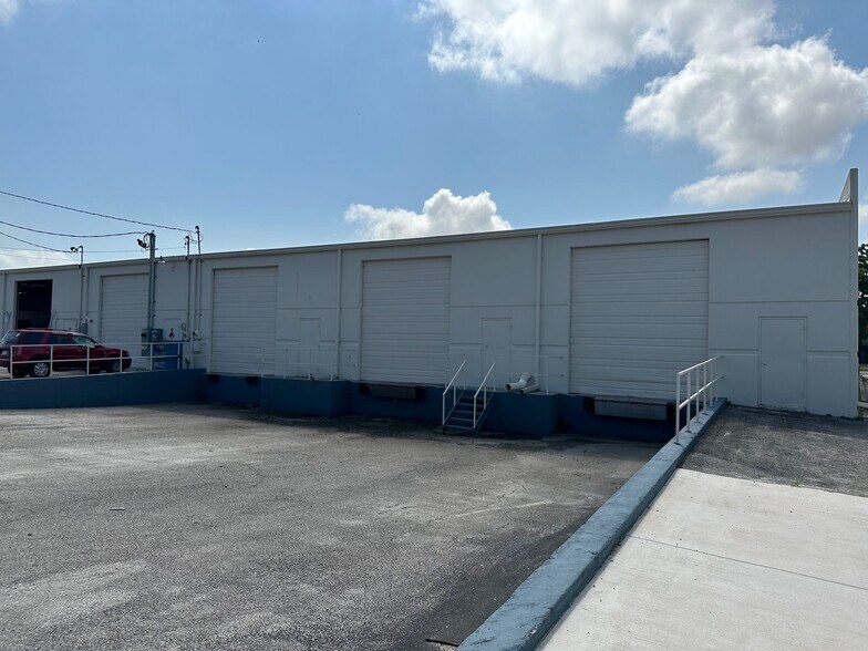 More Photos Of 1300 Smith Rd, Austin Warehouse For Lease