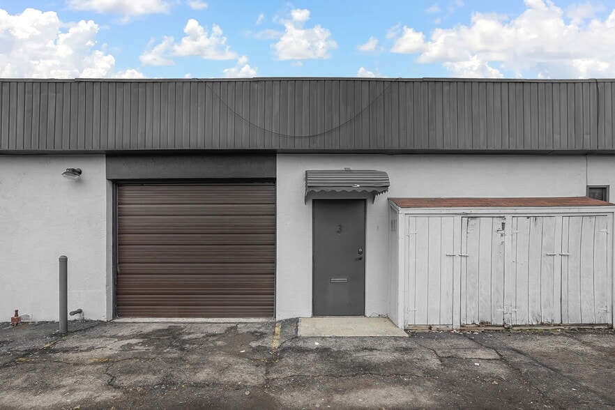 More Photos Of 1150-1180 Corrugated Way, Columbus Warehouse For Lease