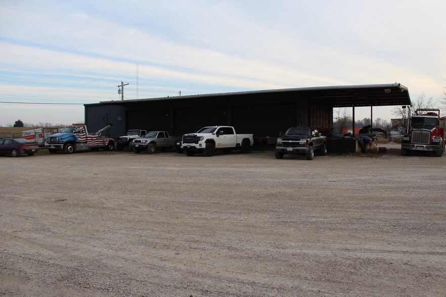 More Photos Of 1401 Black River Industrial Park Rd, Poplar Bluff Flex For Sale