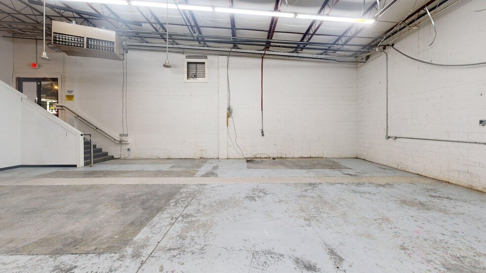 More Photos Of 1045 Granada Ave, Nashville Flex For Lease