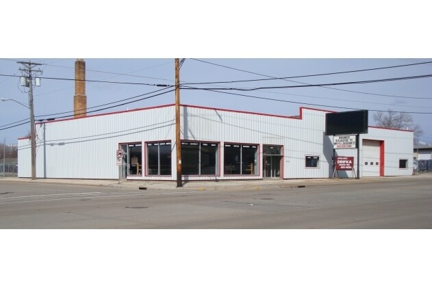 More Photos Of 1610 W Wisconsin Ave, Appleton Auto Repair For Sale