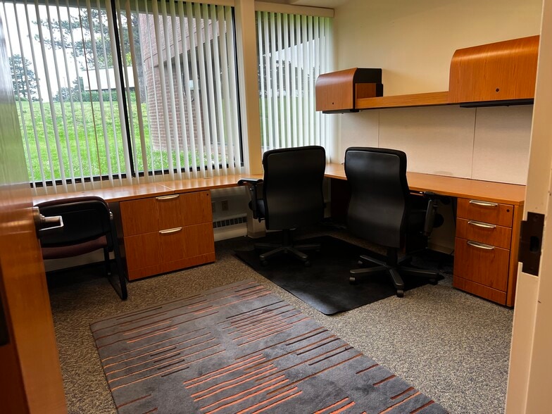 More Photos Of 11780 Borman Dr, Maryland Heights Office For Lease