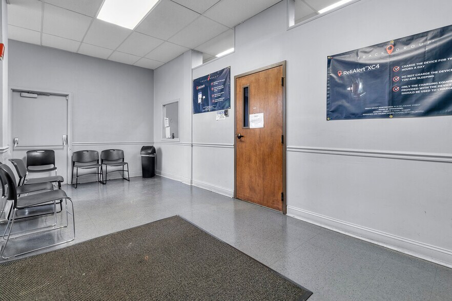 More Photos Of 12-18 N Delaware St, Indianapolis Office For Sale
