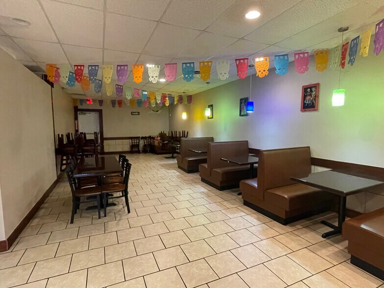 More Photos Of 2330 N Maize Rd, Wichita Storefront Retail Office For Lease