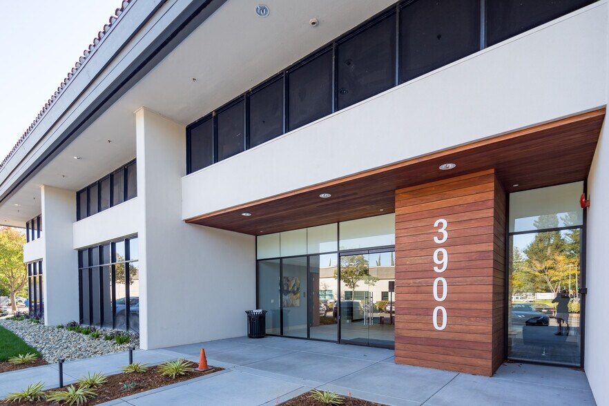 More Photos Of 3900 Lennane Dr, Sacramento Office For Sale