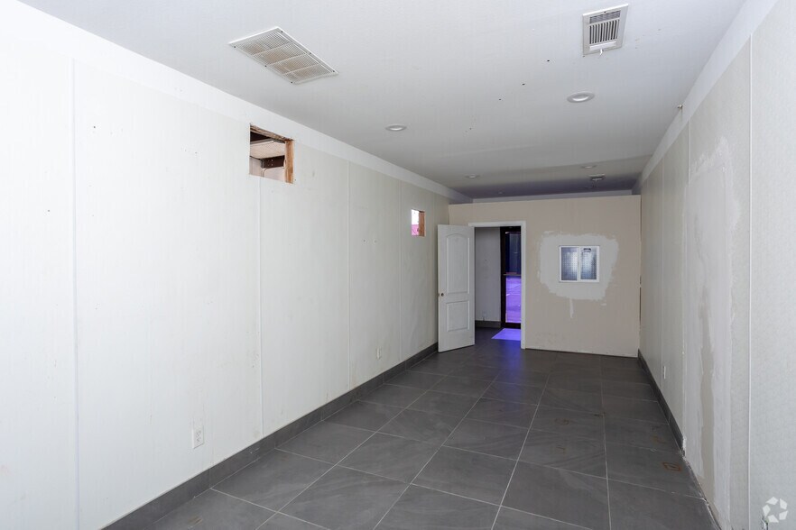 More Photos Of 1228 W Scyene Rd, Mesquite Unknown For Lease
