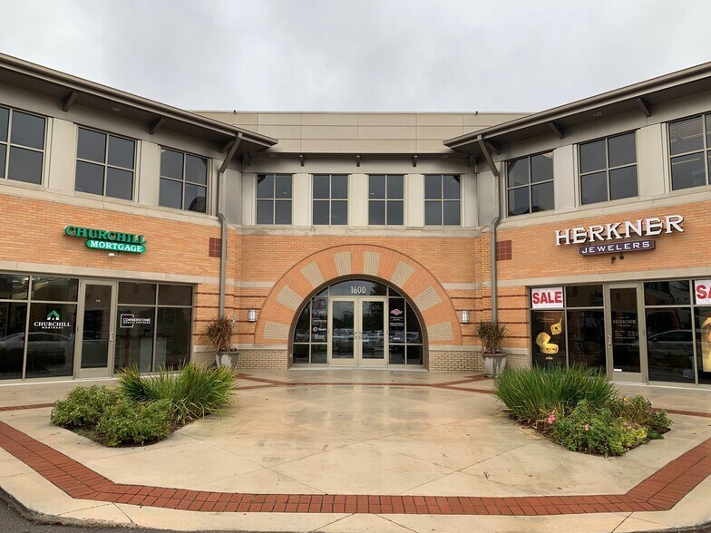 More Photos Of 1600 E Beltline Ave NE, Grand Rapids Storefront Retail Office For Lease