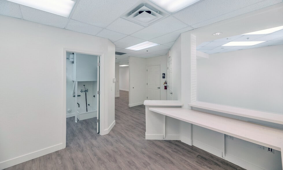 More Photos Of 130 S 63rd St, Mesa Medical For Lease