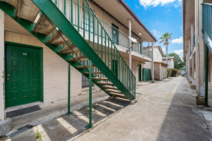 More Photos Of 2323 Burke, Pasadena Apartments For Sale