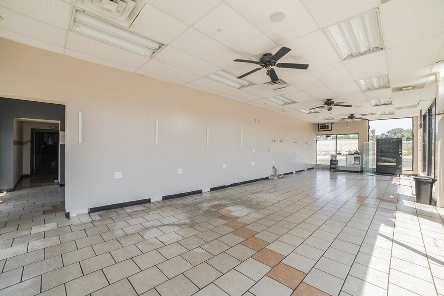 More Photos Of 2351 E North Ave, Baltimore Auto Repair For Sale