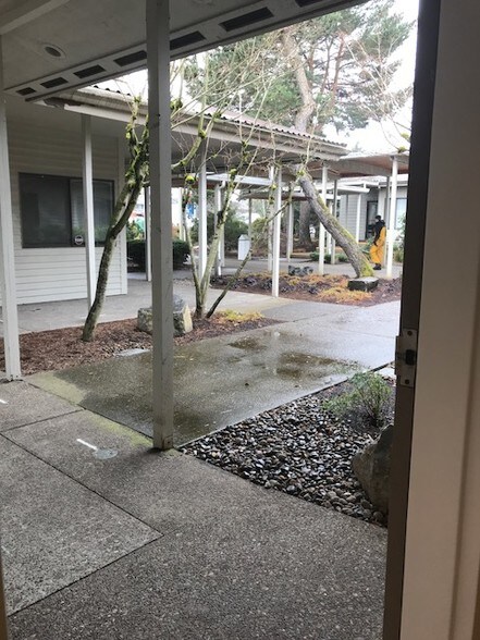 More Photos Of 17175 SW Tualatin Valley Hwy, Beaverton Medical For Lease