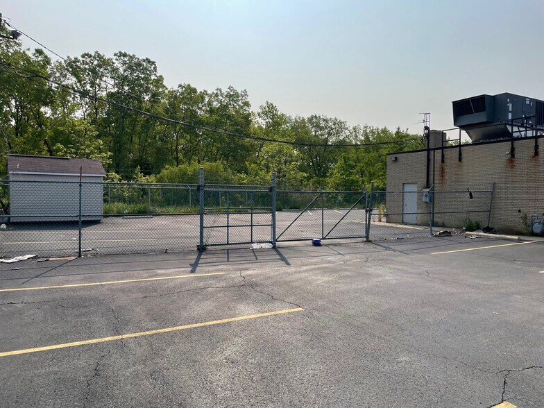 More Photos Of 1801 Elyria Ave, Lorain Office For Sale