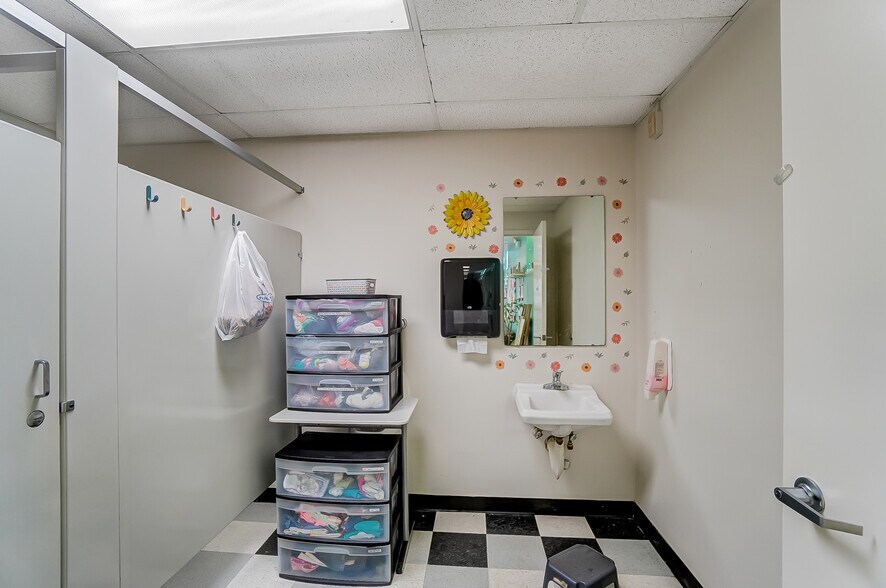 More Photos Of 800 Livermore St, Yellow Springs Research And Development For Sale
